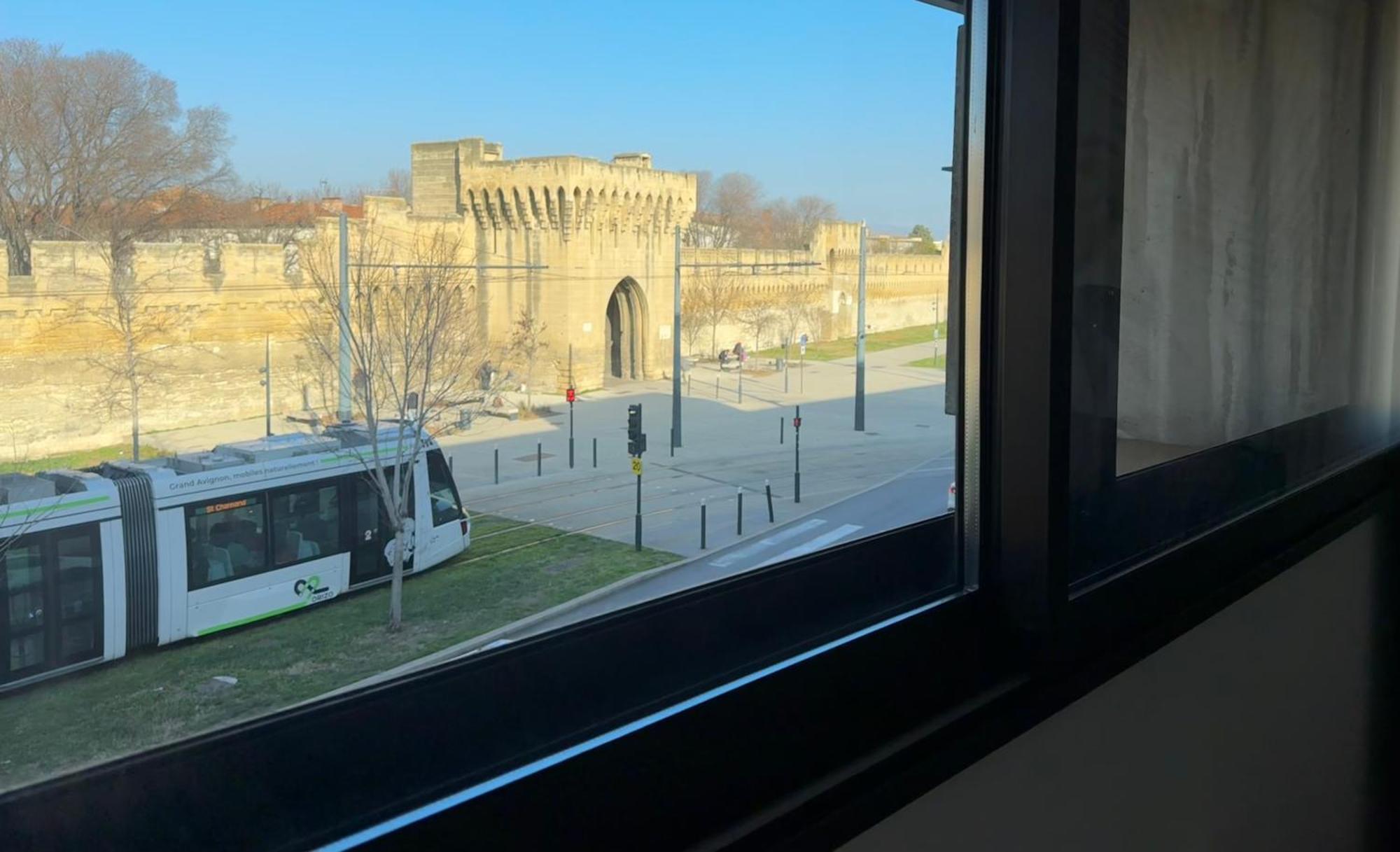 Apartament Le Rive Droite - Gare Centre - Wifi - Terrasse - Face Remparts Awinion Zewnętrze zdjęcie